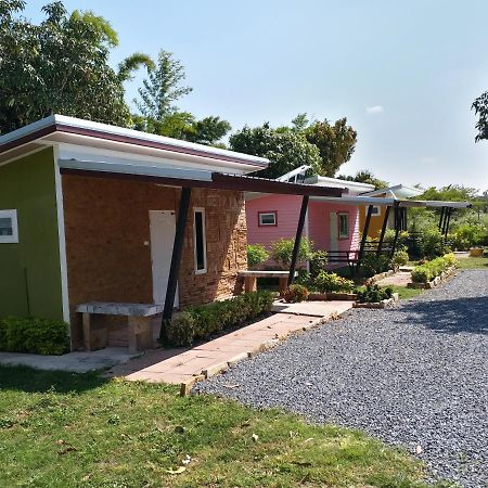 Hotel Baan Hin Sai Suay Nong Sarai Esterno foto