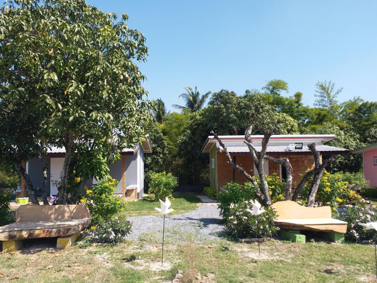 Hotel Baan Hin Sai Suay Nong Sarai Esterno foto