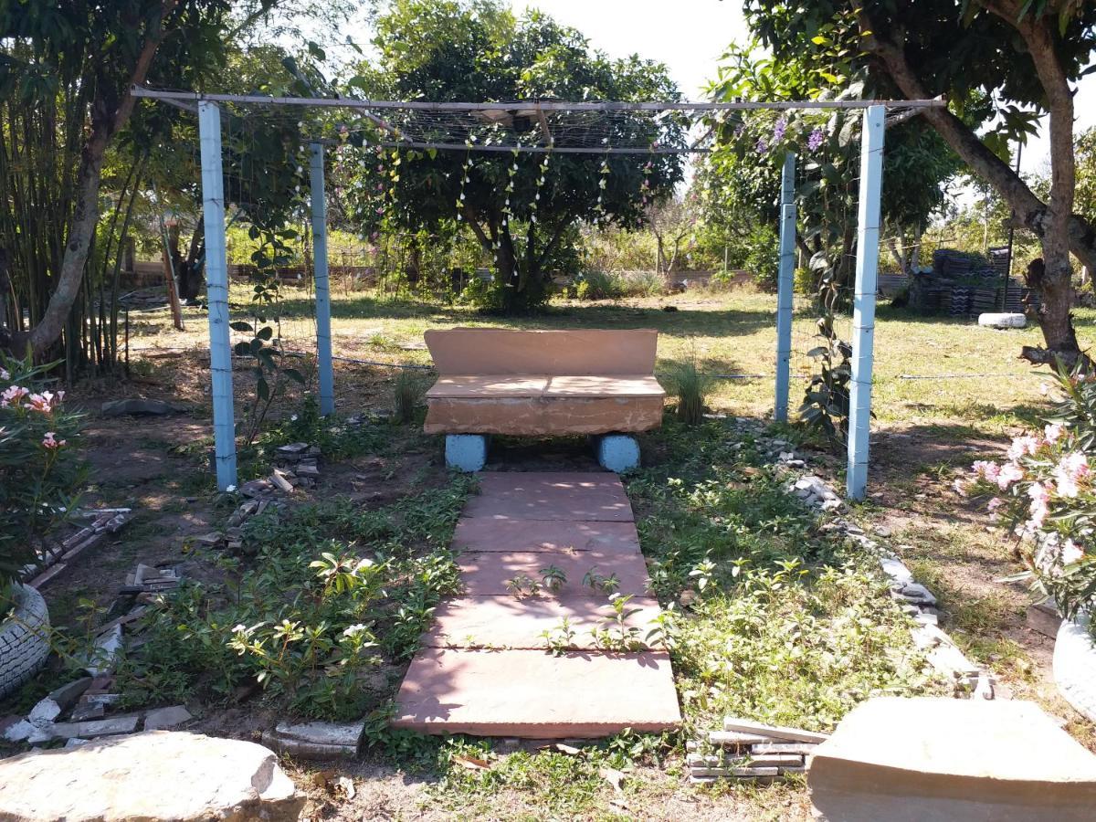 Hotel Baan Hin Sai Suay Nong Sarai Esterno foto