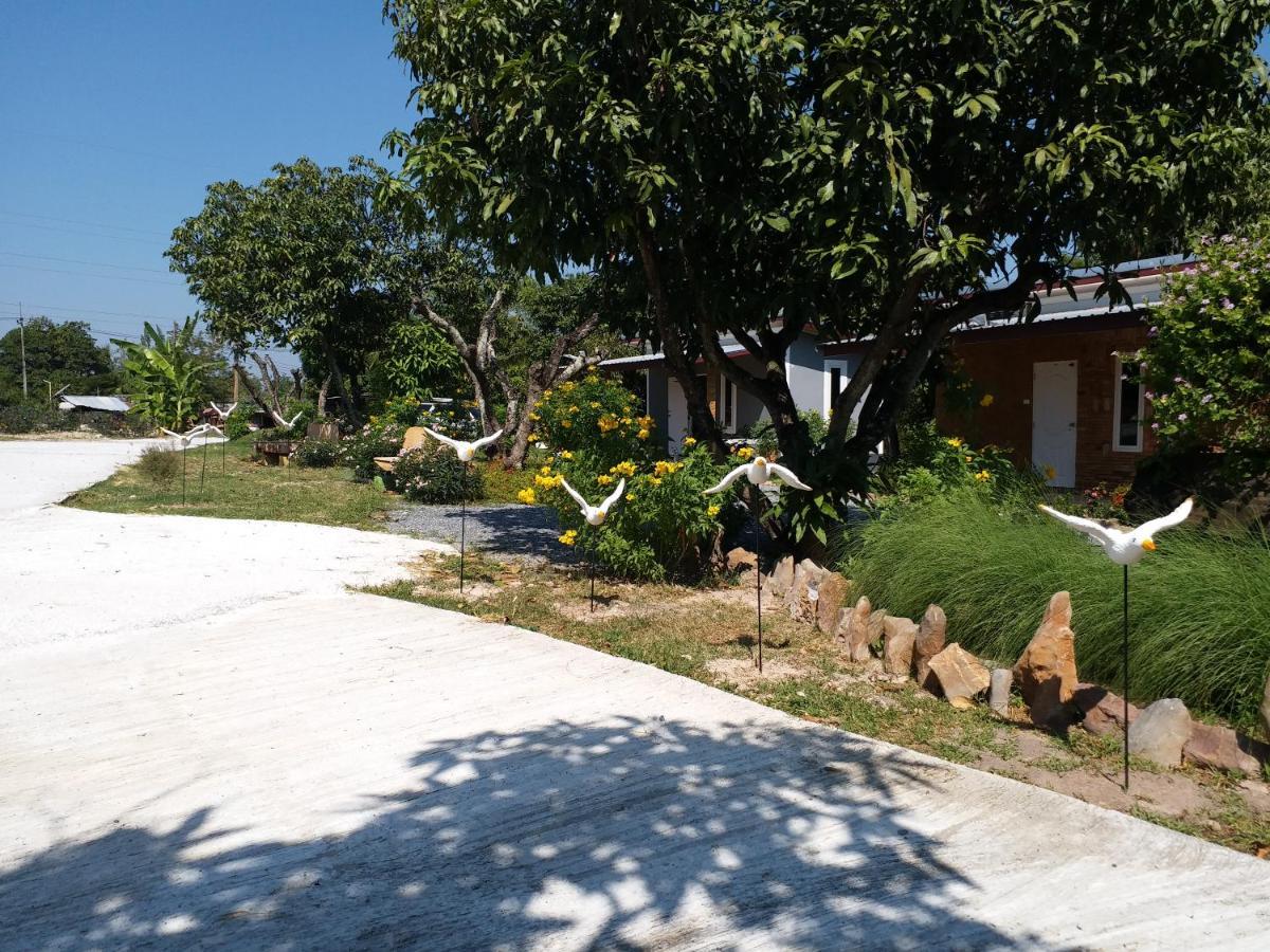 Hotel Baan Hin Sai Suay Nong Sarai Esterno foto